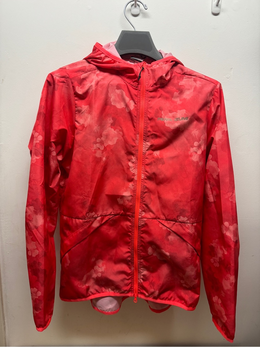 Women’s Pearl Izumi hooded lightweight bike jacket